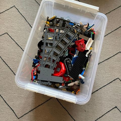 LEGO, ca 5 kg og 20 liter i kasse