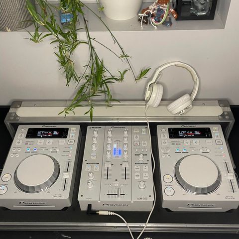 Pioneer DJ CDJ-350/DJM-350 White Limited Edition