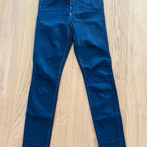 Jeans fra BikBok