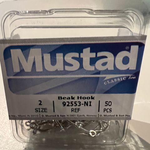 Mustad kroker selges