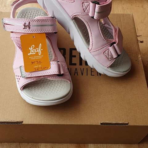 Ny sandal til jente