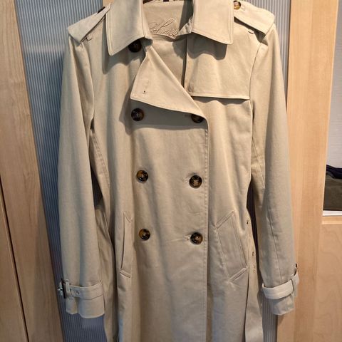 Jakke type Trenchcoat fra merke Haust fra Christel.