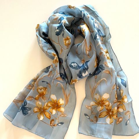RETRO SKJERF sjal, lys blått med blomster, ca. 155 x 35 cm