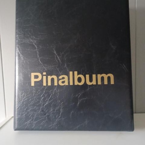 Pinalbum med pin, mest fra OL Lillehammer 1994