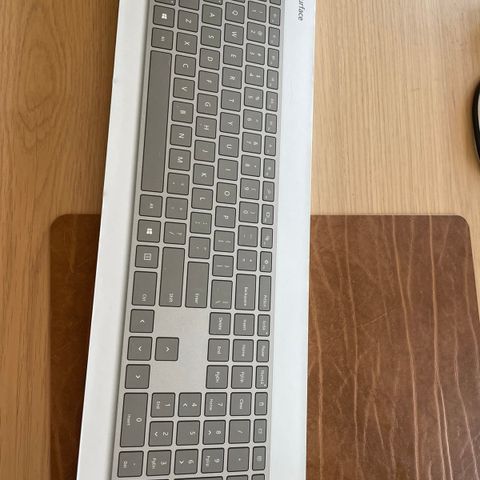 Microsoft Surface trådløst tastatur (lys grå)