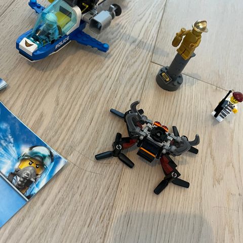 Lego City  Politihelikopter og Dronejakt