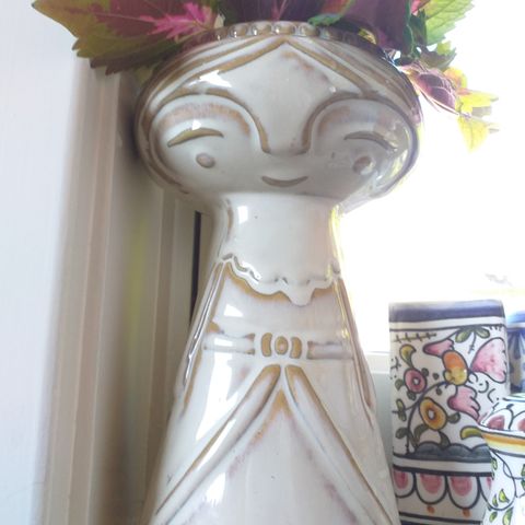 Vase, blomstevase i keramikk.
