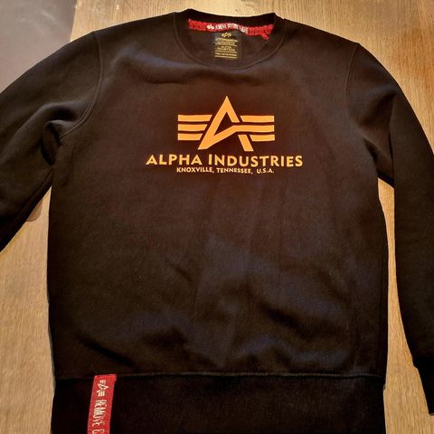 Alpha industries, Gensere i strl s og m