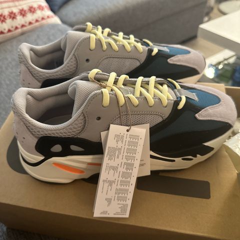 yeezy 700