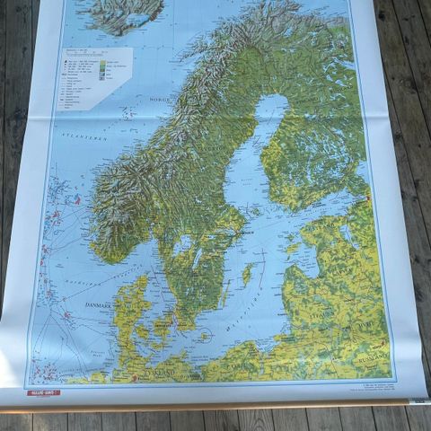 Stort skolekart over Norden, fra 90-tallet med oppheng