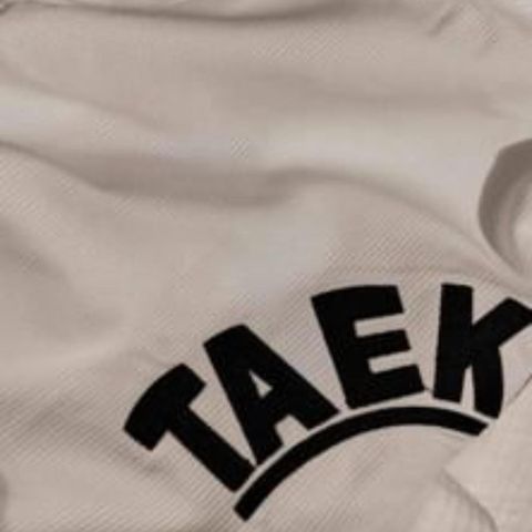 Taekwondo drakt str 140-startpakke m/bok