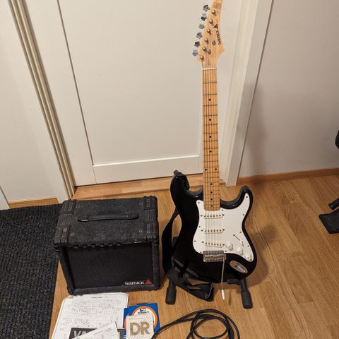 Samick el gitar og forsterker DS-100BK & SM-10