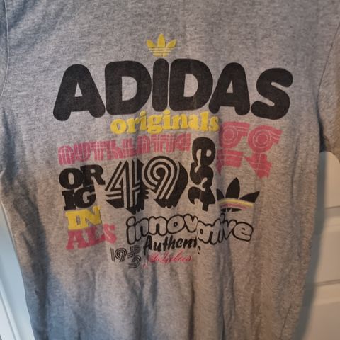 Adidas Originals T skjort str L