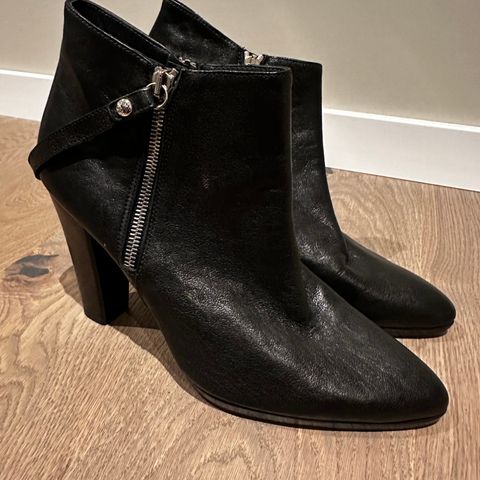 Stuart Weitzmann skolett str 40, ubrukt