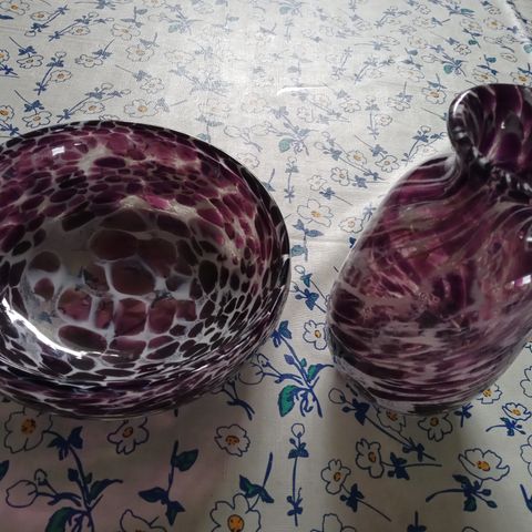Kunstglass vase og skål