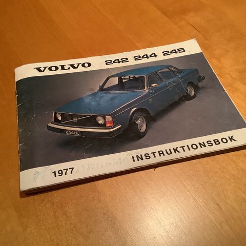 Instruksjonsbok Volvo 242 244 245. 1977 modell