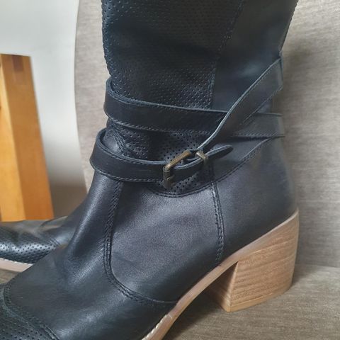 Cowboyboots i skinn str 41