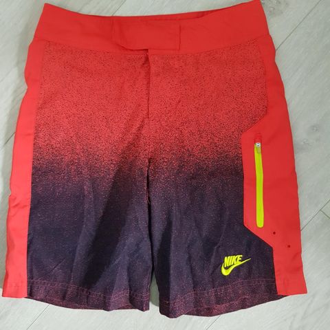 Nike shorts str. S