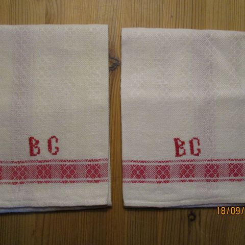 2 gamle, fine  håndklær i lin.