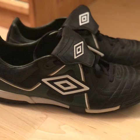 Nye Umbro fotball sko str 41,5