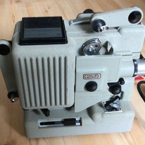 Filmfremviser fra 50/60-tallet-Eumig P8 automatic 8mm