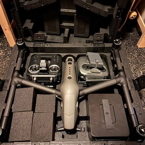 DJI Inspire 2 m/ 5 sett batterier og 2 kontroller leies ut