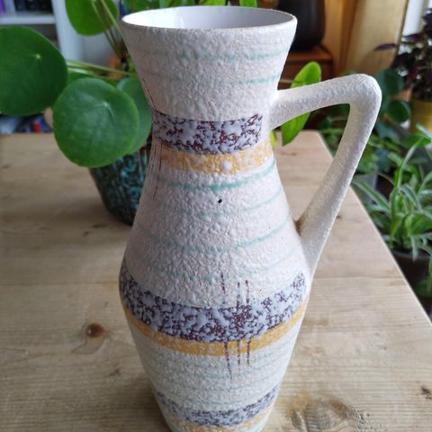 West Germany retrovase med hank ca 25,5 cm høg