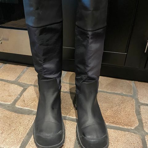 Høye sorte boots fra Zara i str 36