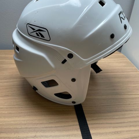 Rbk 1k hockey hjelm + gitter