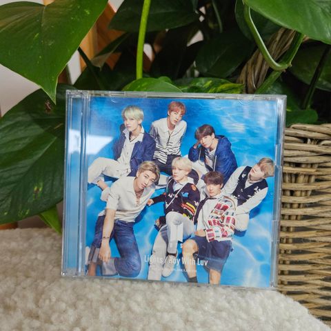 BTS Lights og Boy With Luv Jap. CD med Behind The Scenes