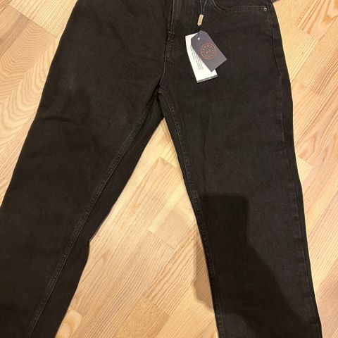 Ny og ubrukt NLY Jeans str 34