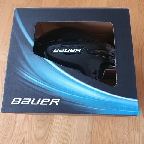 Bauer hockey hjelm.