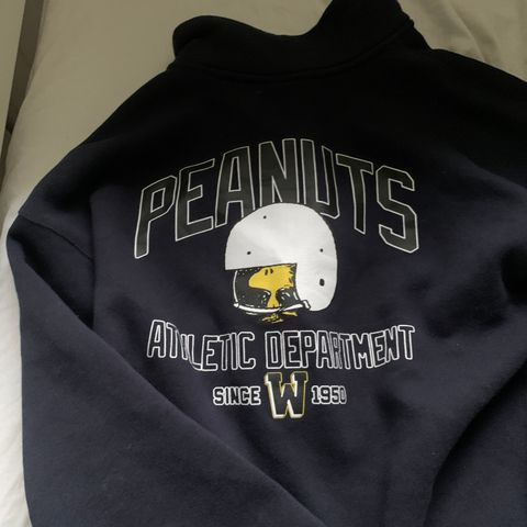 peanuts genser merch