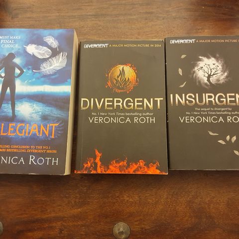 3 stk Veronica Roth bøker