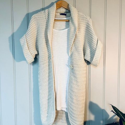 Hvit cardigan str small