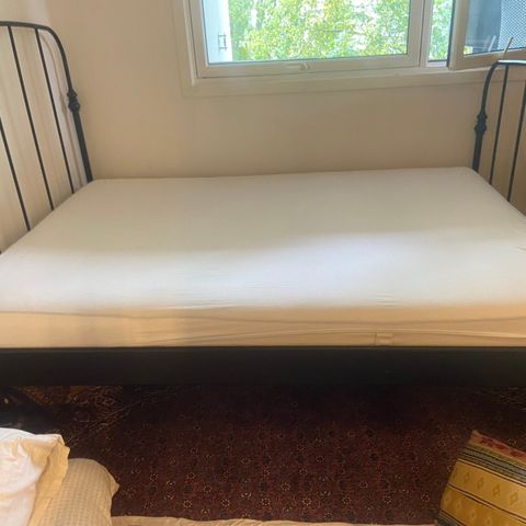 Nydelig seng m/ madrass som er vasket