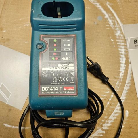 Makita batterilader