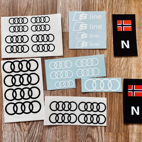 Audi dekaler + svarte skiltmerker (28 stk. totalt)