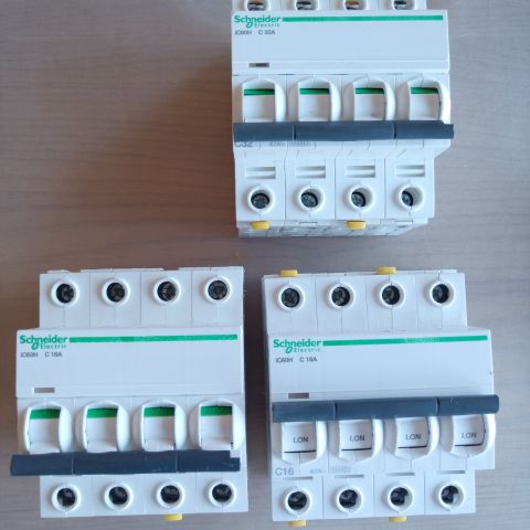 Schneider Electric Acti9 IC60H  4p