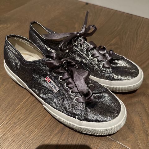 Superga sneakers i str 40, ubrukt!