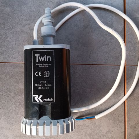 Reich Twin 19l m/tilbakeslagsventilVannpumpe