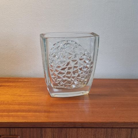 Vintage vase fra Sklo Union Hobnail serien