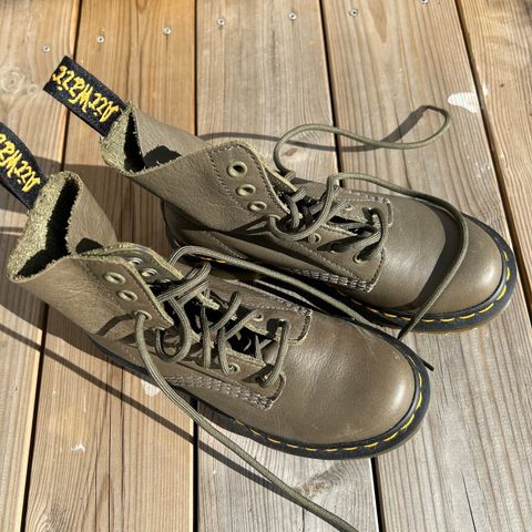 Tøffe Dr. Martens str 36 - brukt et par ganger