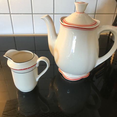 Kaffekanne og fløtemugge