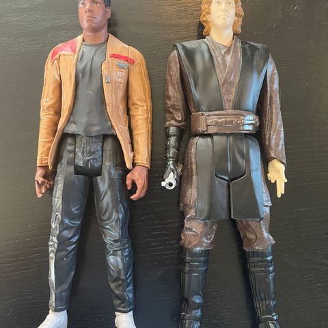 2 Starwars figurer selges samlet