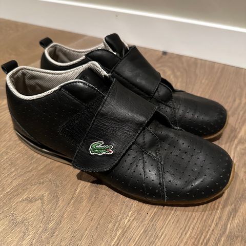 Lacoste sneakers i str 38 - brukt noen ganger