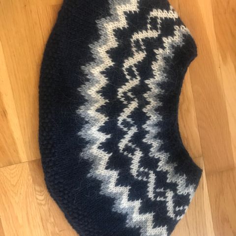 Islandsk skuldervarmer/liten poncho (Alafosslopi)