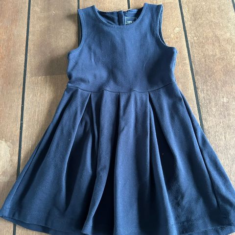 Nydelig mørkeblå kjole fra nameit str 98