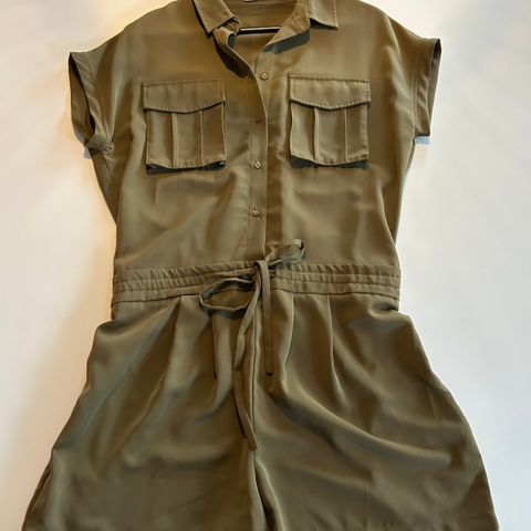 Lekker jumpsuit str. medium