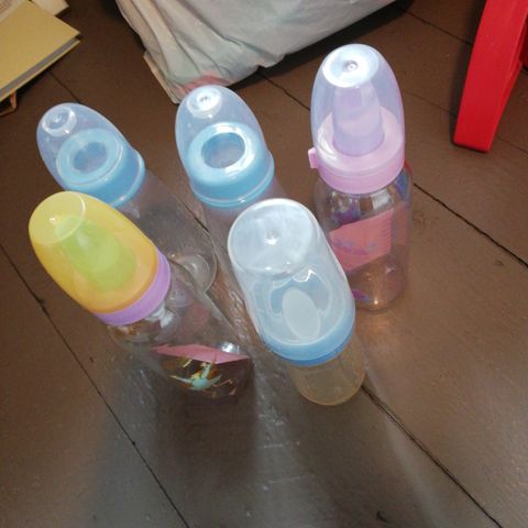 Diverse tåteflasker